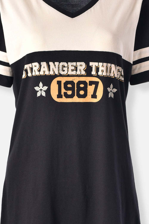 Card slide image -  PIJAMA DE STRANGER THINGS PANTALON CORTO PARA MUJER