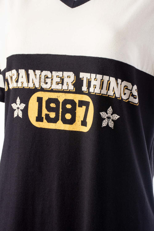 Card slide image -  PIJAMA DE STRANGER THINGS PANTALON CORTO PARA MUJER