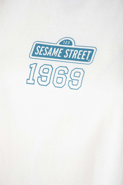 Card slide image -  CAMISETA DE PLAZA SESAMO REGULAR FIT PARA MUJER