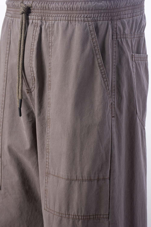 Card slide image -  JOGGER DE MOVIES CON CORDÓN CAFÉ PARA HOMBRE